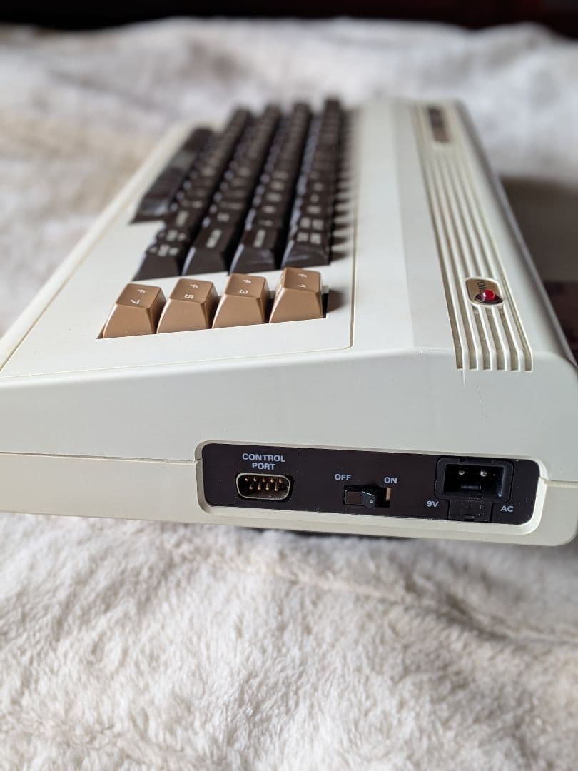 コモドールVIC−1001パソコン