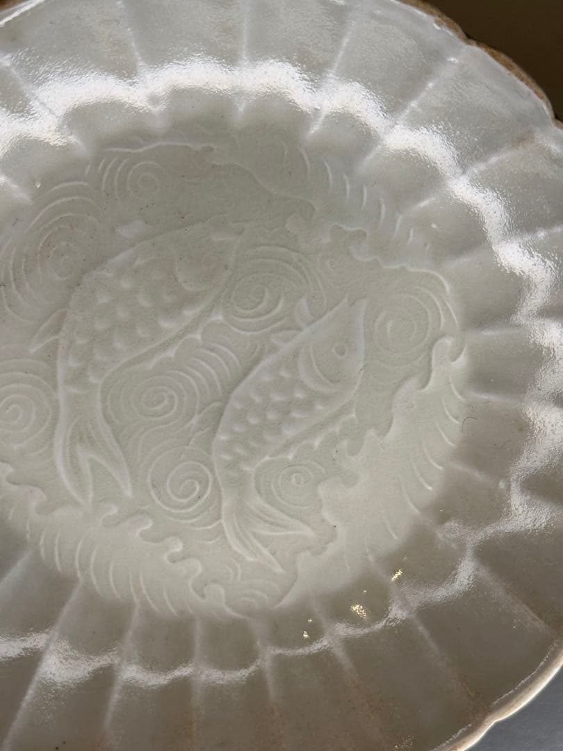 哥窯 白釉 小皿 葵口 双魚文 古陶磁 古い皿