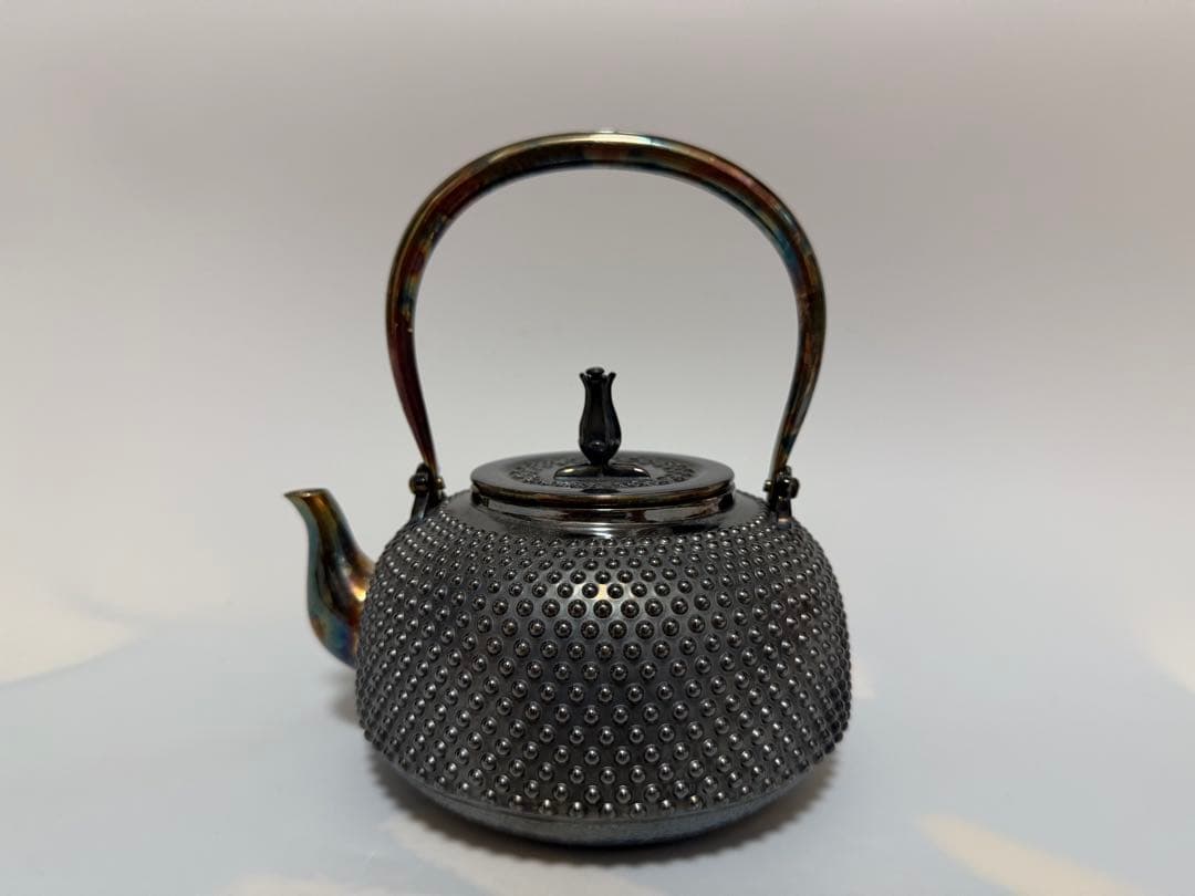 純銀製 釜形 霰打出 蕾摘 あられ 湯沸 口打出 銀瓶 煎茶道具