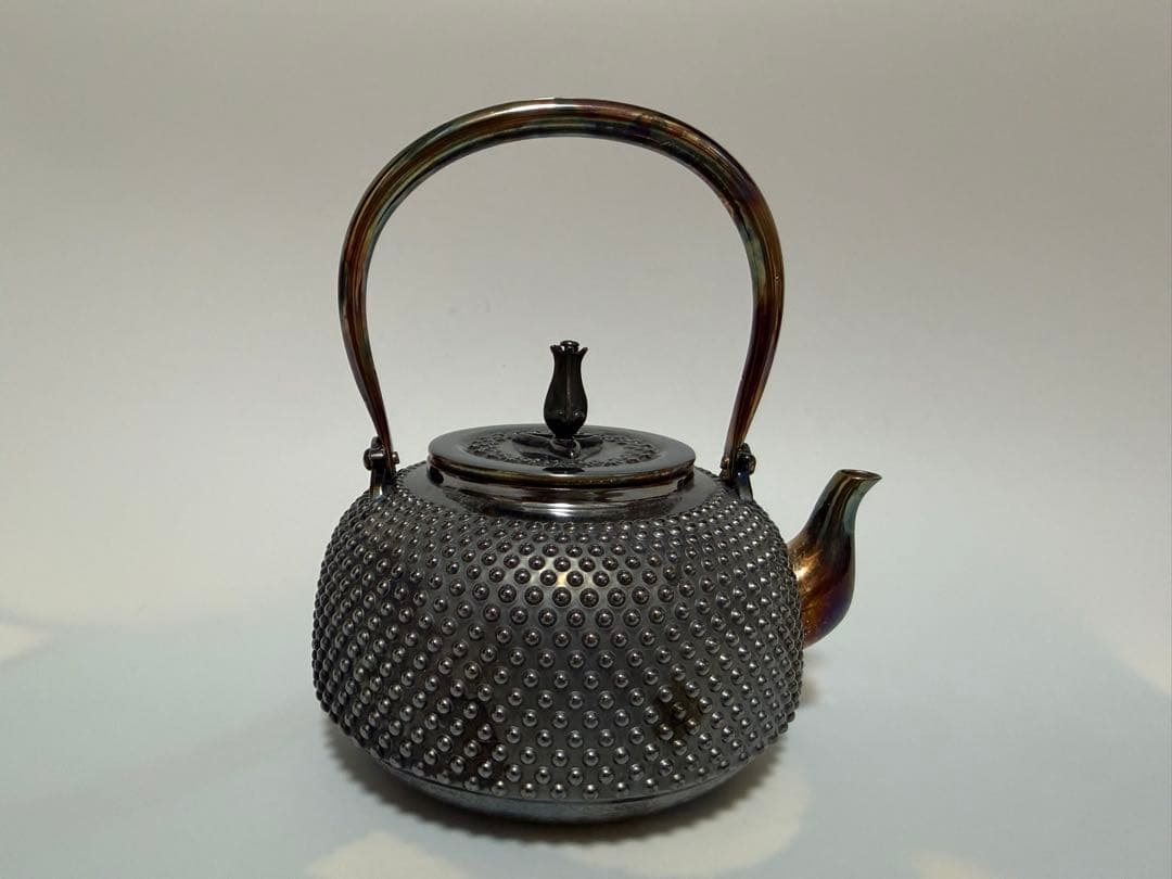 純銀製 釜形 霰打出 蕾摘 あられ 湯沸 口打出 銀瓶 煎茶道具