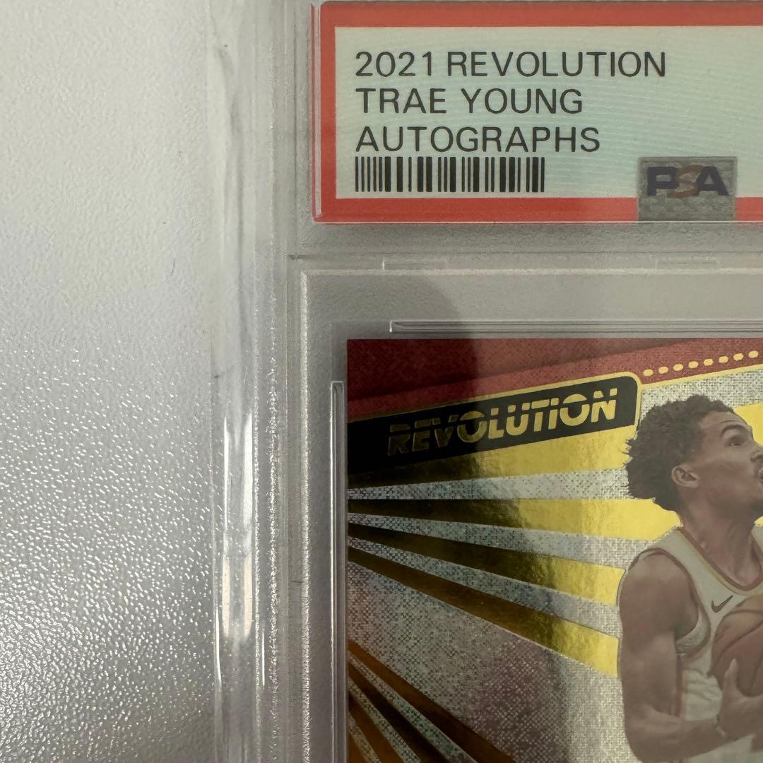 トレイヤング　直筆サイン　オート　panini Revolution PSA8