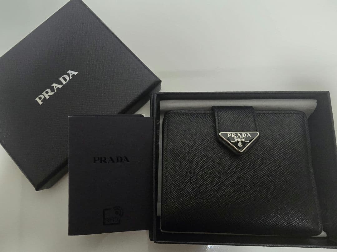 PRADA サフィアーノ コンパクトウォレット