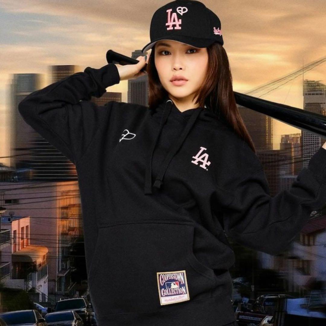 BLACK PINK LISA 着 ロサンゼルス ドジャース コラボ キャップ