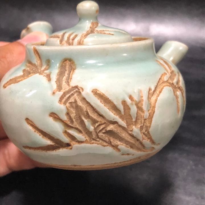 美しい古美術◼️蔵から超可愛らしい淡いブルーの小さな急須が出て来ました。茶道具