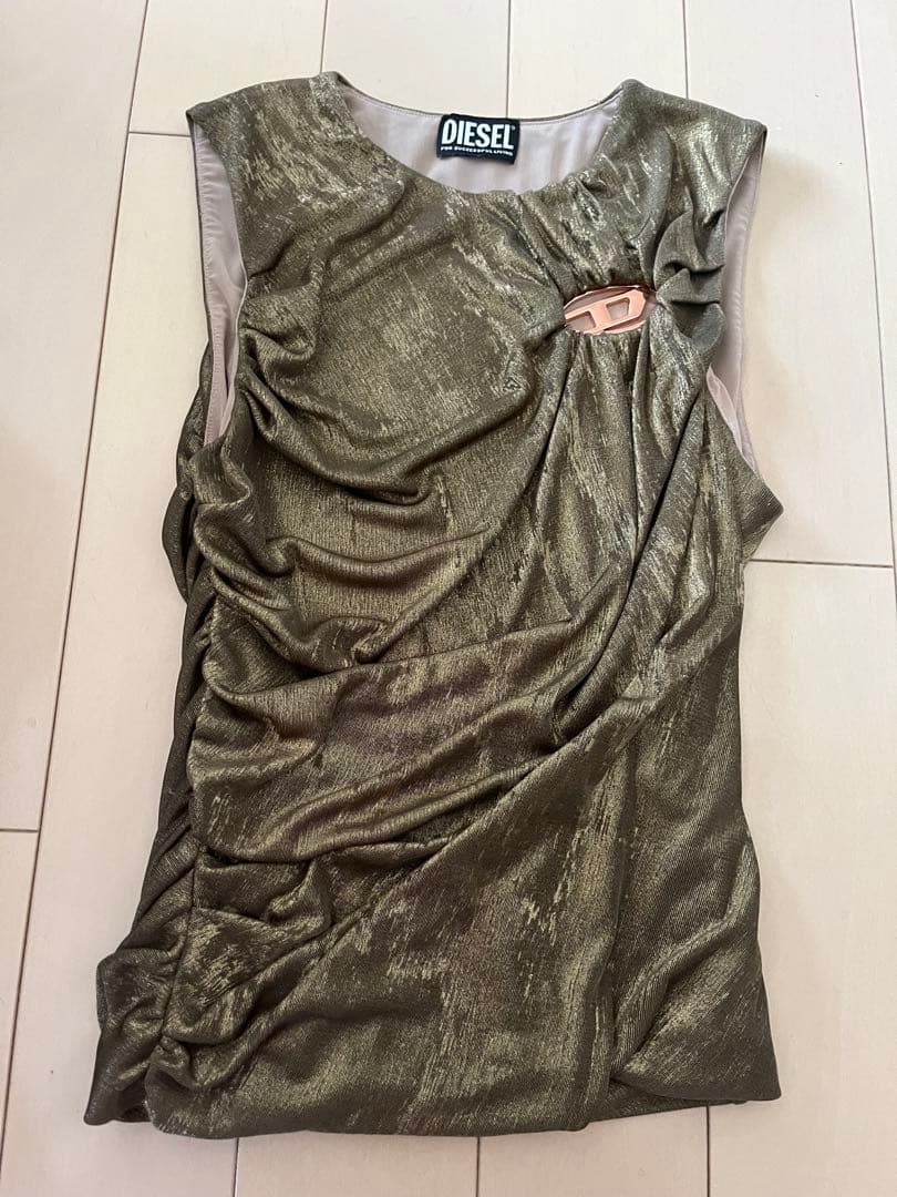 最終値下げ　DIESEL オーバル メタルDロゴ シャイニータンクトップ