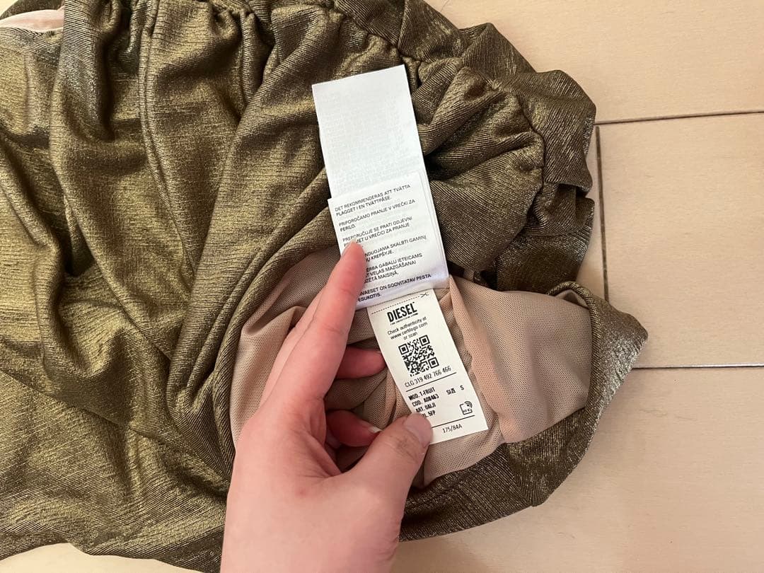 最終値下げ　DIESEL オーバル メタルDロゴ シャイニータンクトップ