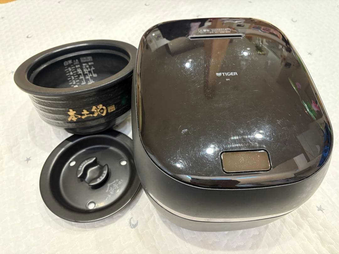 TIGER タイガー 土鍋ご泡火炊き　炊飯器 5.5合JPG-S100 3.0L