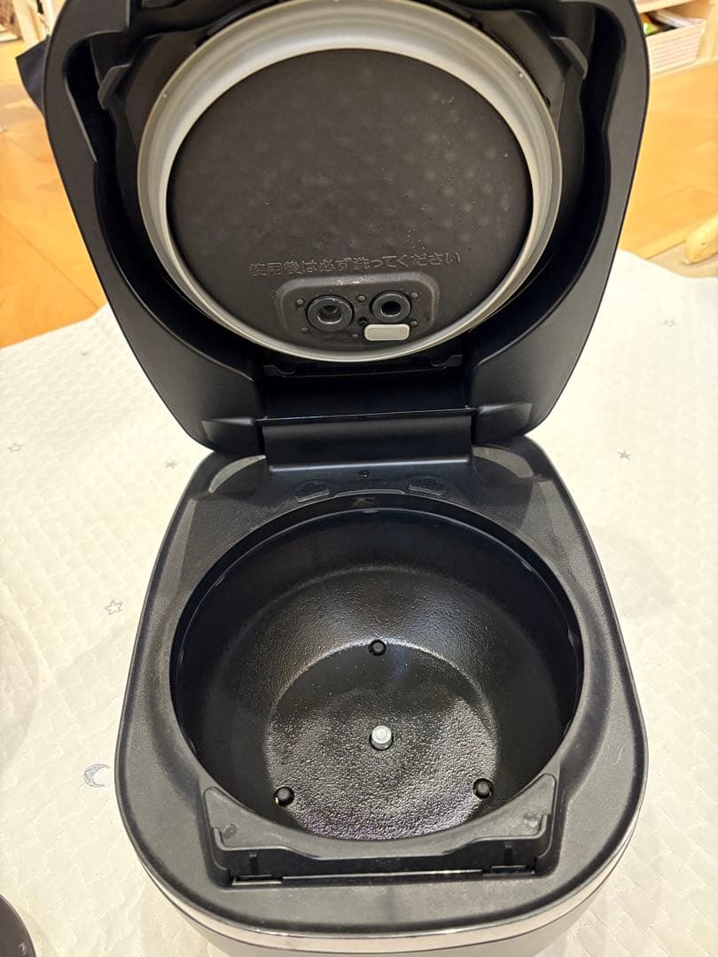 TIGER タイガー 土鍋ご泡火炊き　炊飯器 5.5合JPG-S100 3.0L