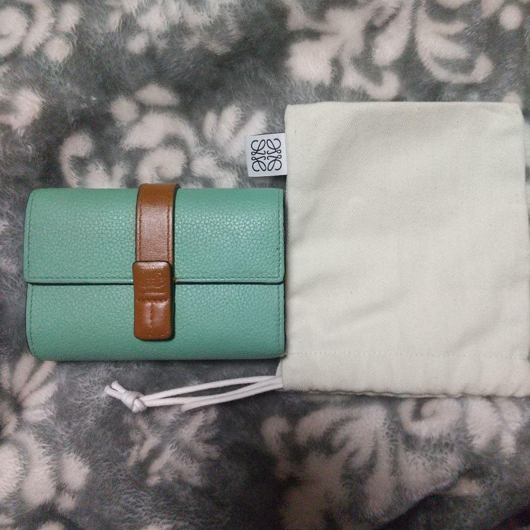 ロエベLOEWEバーティカルウォレットグリーン系 三つ折り財布 レザー