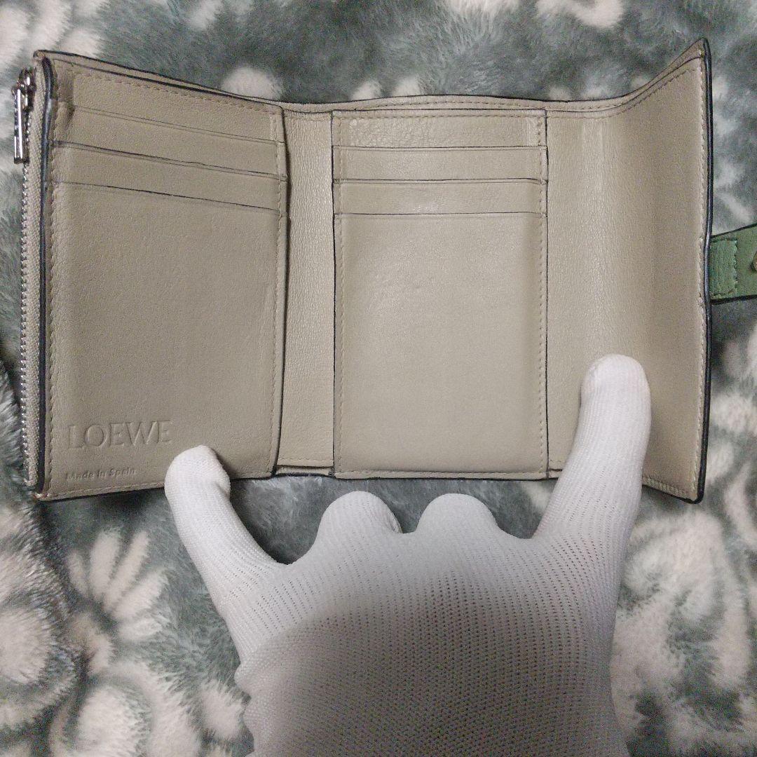 ロエベLOEWEバーティカルウォレットグリーン系 三つ折り財布 レザー