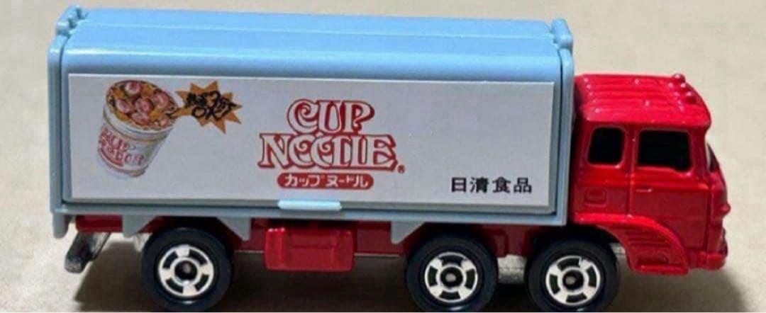 日本製 トミカ ふそう ウイングルーフトラック カップヌードル
