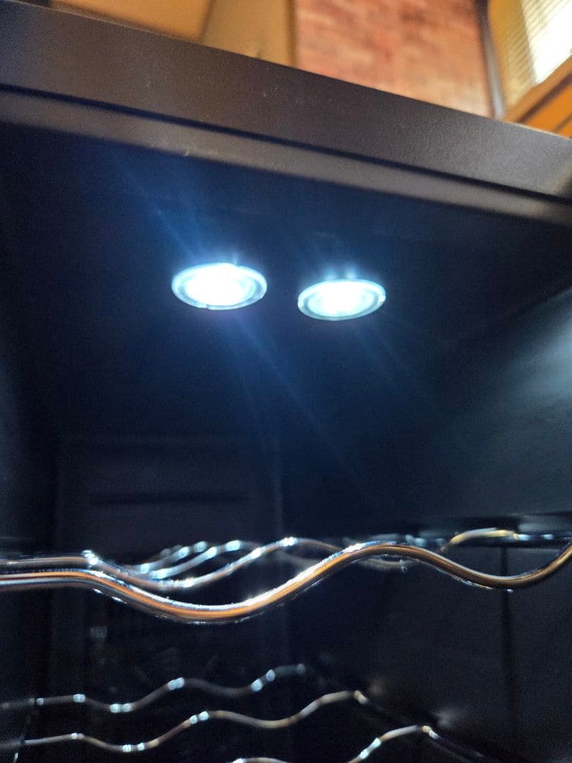 アイリスオーヤマ　ペルチェ式ワインセラー 8本収納 2020年製