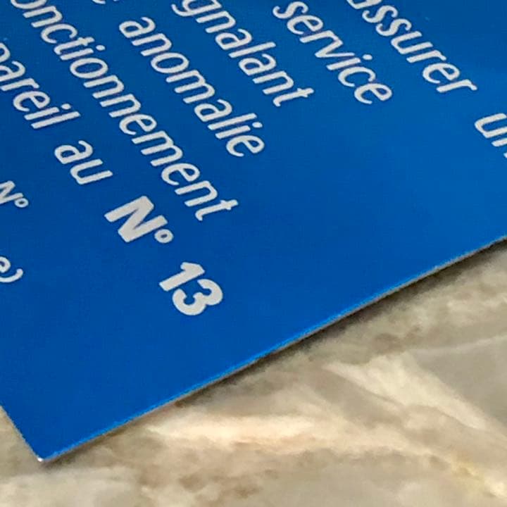 フランス　電話案内表示プレート