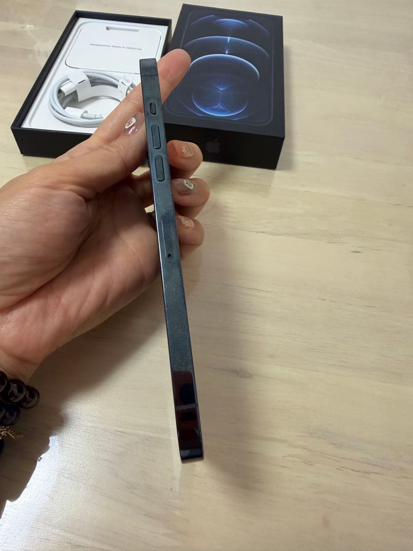 Apple iPhone 12 Pro max ブルー本体②