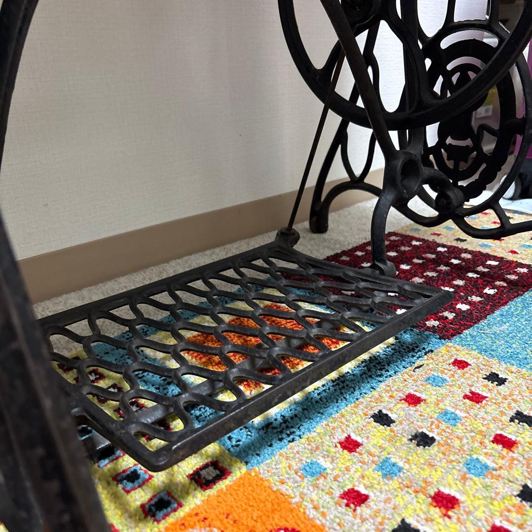 mimosaです。 ミシン台　SINGER アンティーク　テーブル仕立て