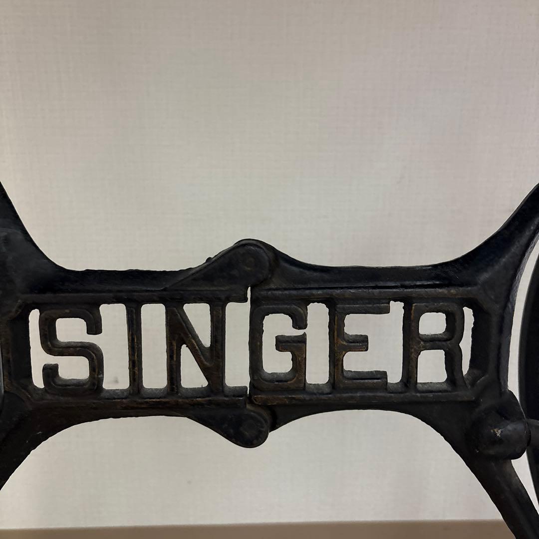 mimosaです。 ミシン台　SINGER アンティーク　テーブル仕立て