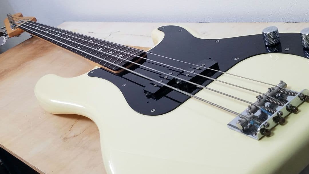 日本製 Squier by Fender プレシジョンベース