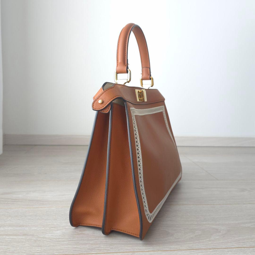 美品【フェンディ】ピーカブー　アイシーユー　ミディアム　刺繍　ハンドバッグ