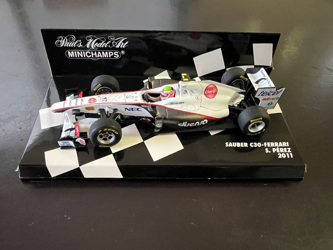 F1 Sauber C3。セルジオペレス直筆サイン入りミニカー1:43