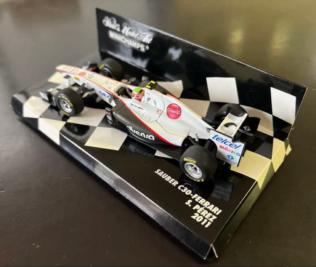 F1 Sauber C3。セルジオペレス直筆サイン入りミニカー1:43