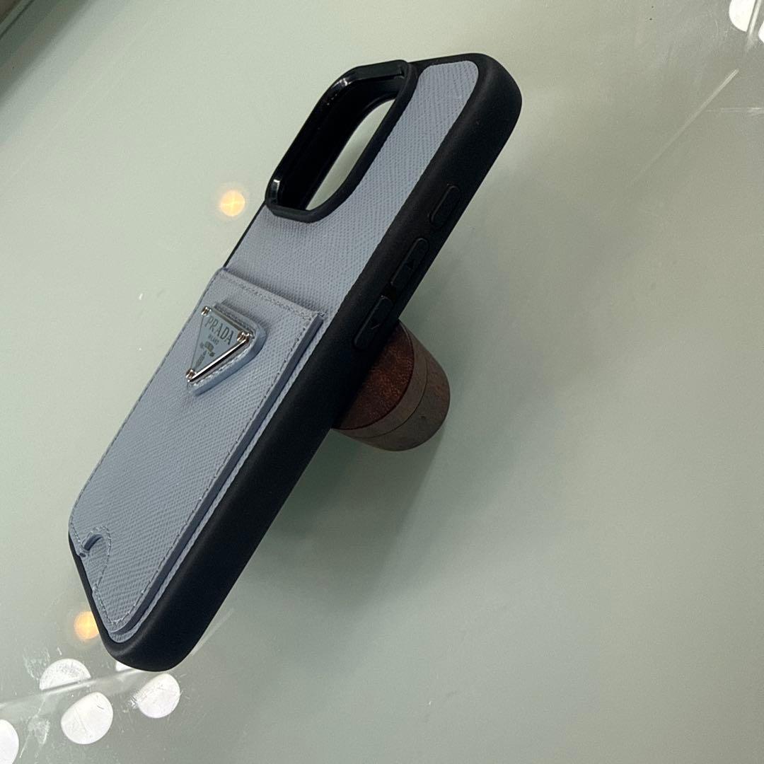 PRADA iPhone16pro ケース（薄い水色）