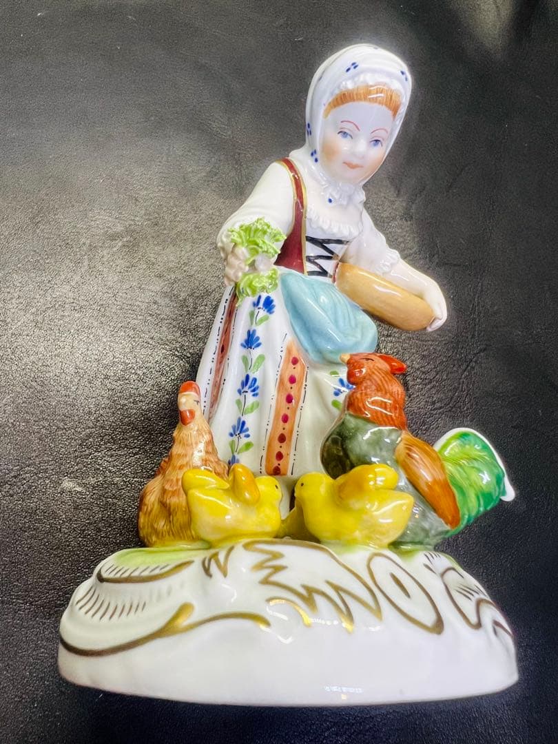 農婦 鶏 陶器 フィギュリン