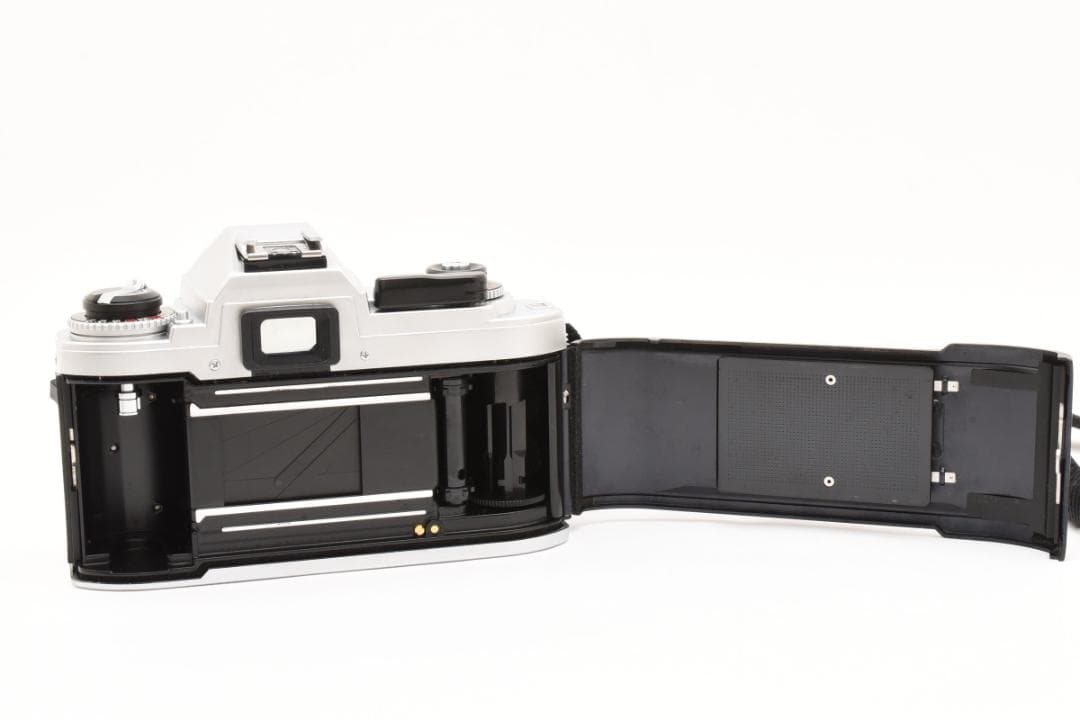 美品 NIKON FG シルバー フィルムカメラ　モルト新品交換済 N M558