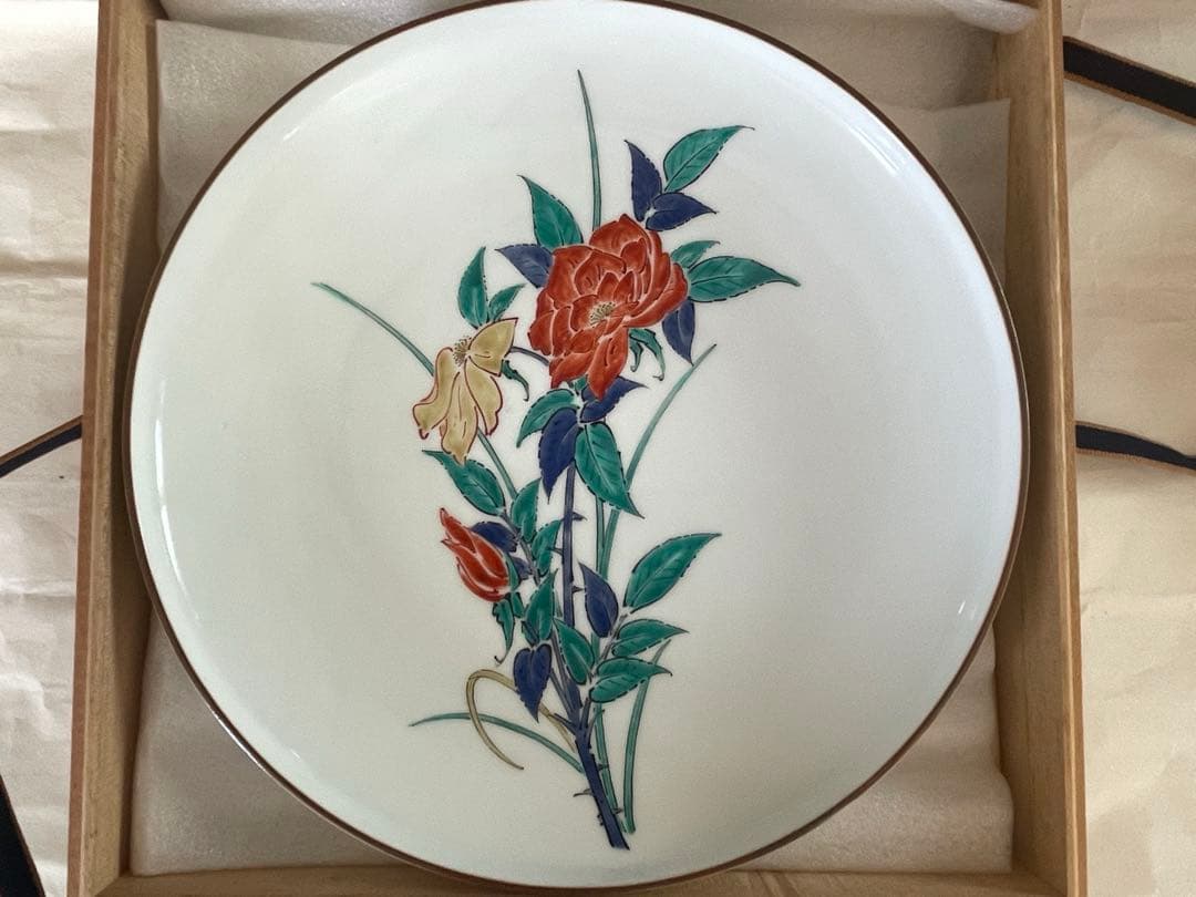 十三代柿右衛門　額皿　ばら文