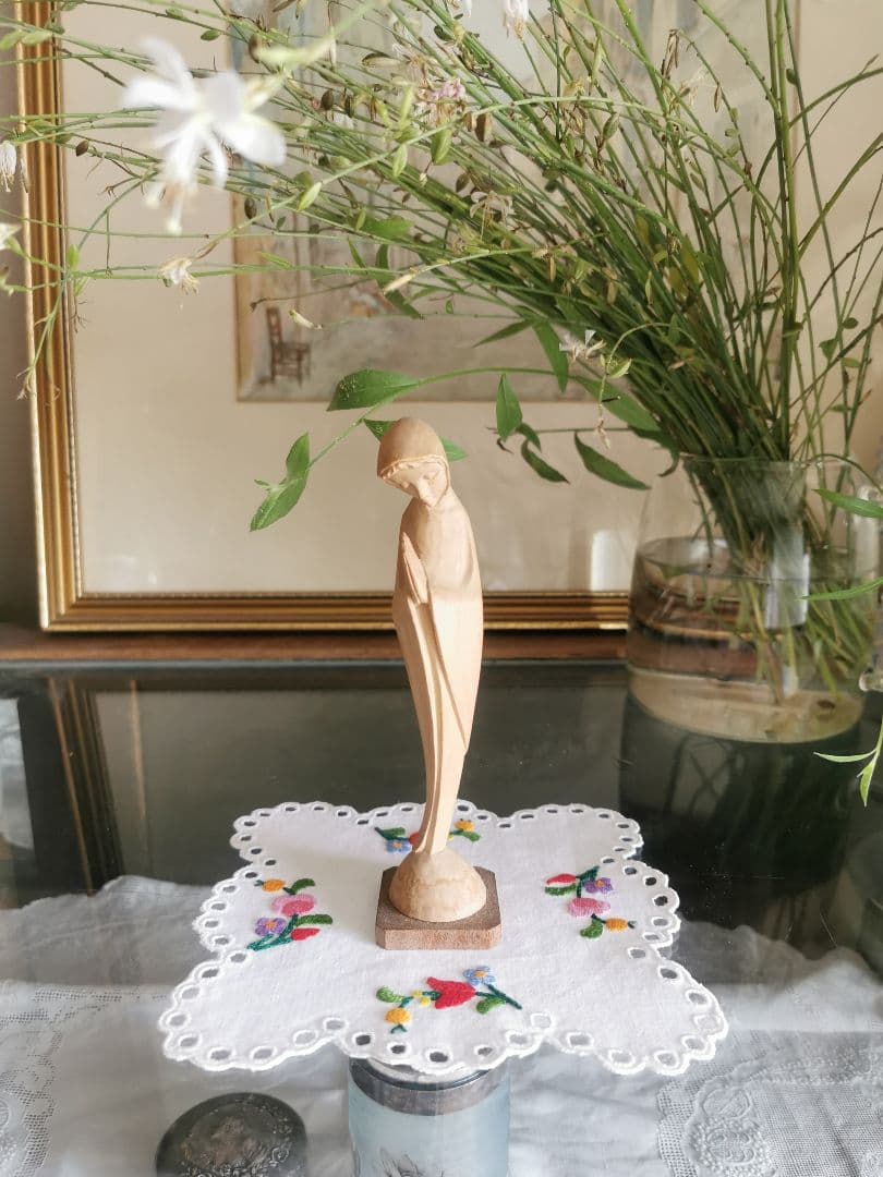 アンティークハンガリー/ カロチャ刺繍 スカラップアイレットドイリー