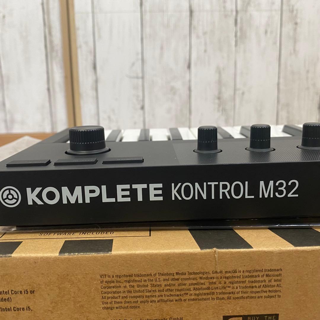 【美品】KOMPLETE KONTROL M32 MIDIキーボード