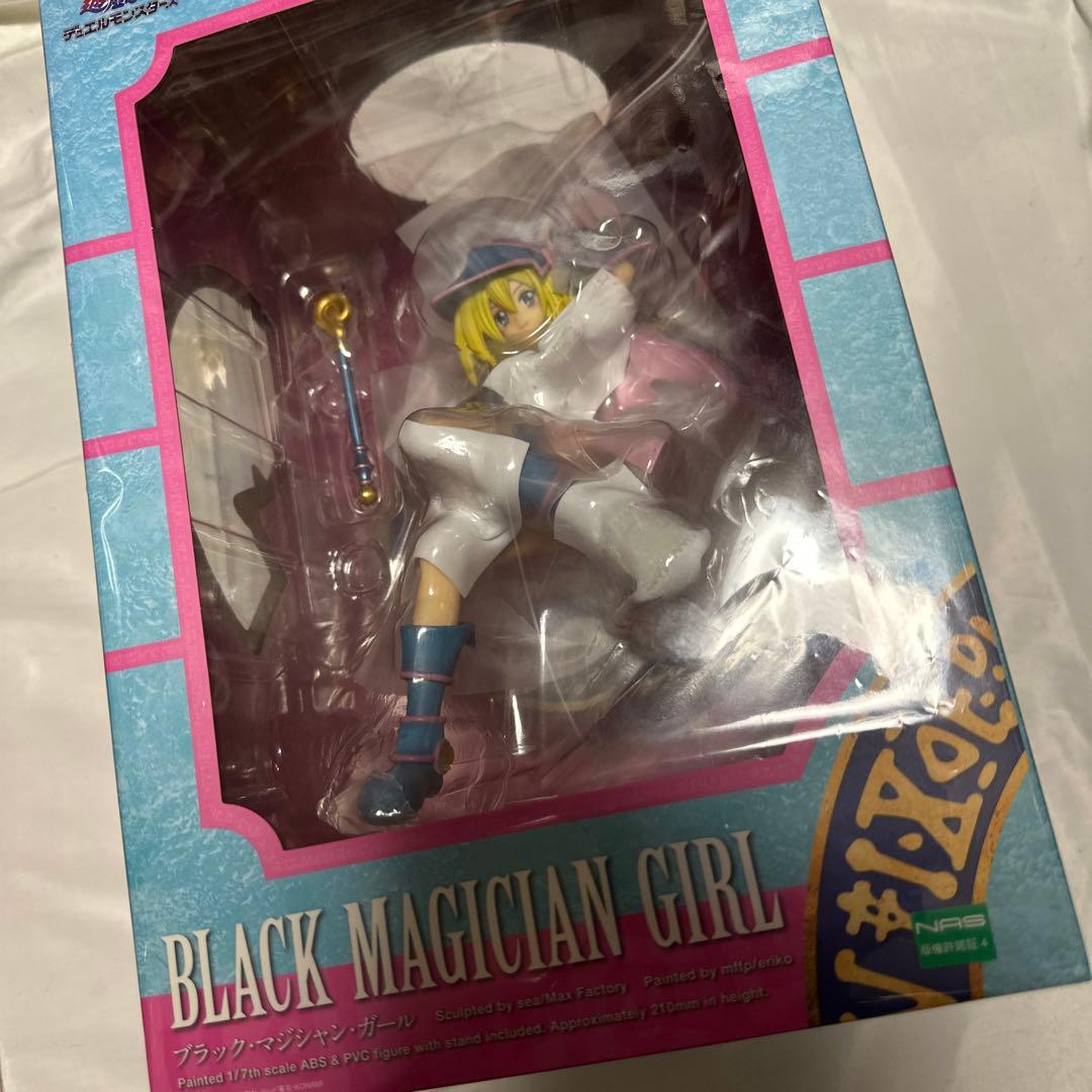 新品　美品　遊戯王　ブラックマジシャンガール　フィギュア