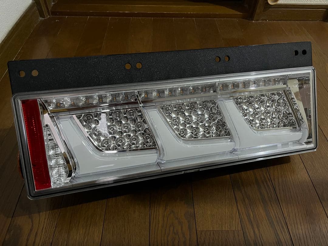 小糸製ledシーケンシャルテール左側