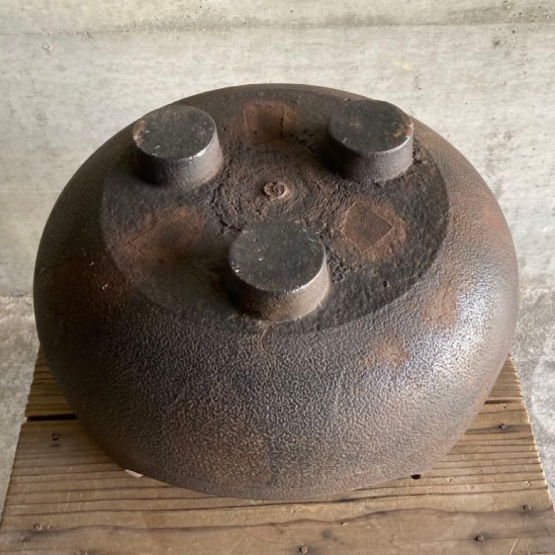 古い風炉 釜 火鉢 囲炉裏 五徳 鉄製 茶釜 灰付 茶道具 和風 古道具 レトロ