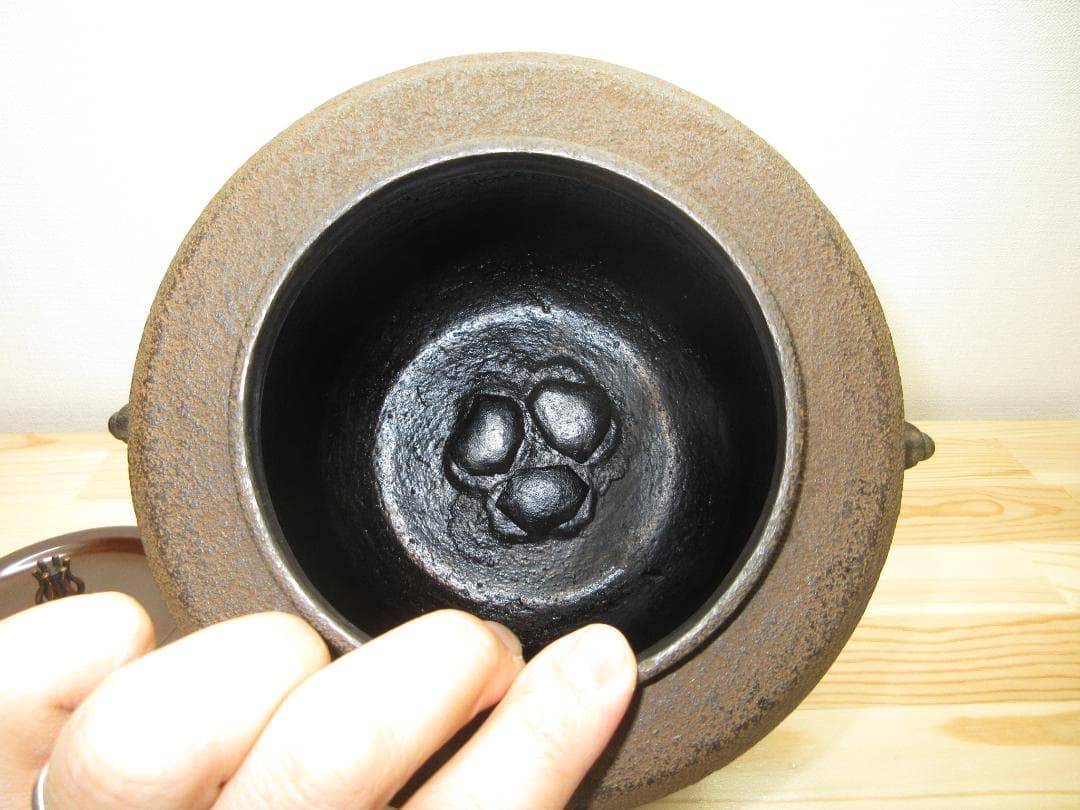 送料込【逢絢亭】茶道具 釜 風炉釜 筒釜 糸目模様 釜師 和田美之助 共箱入り