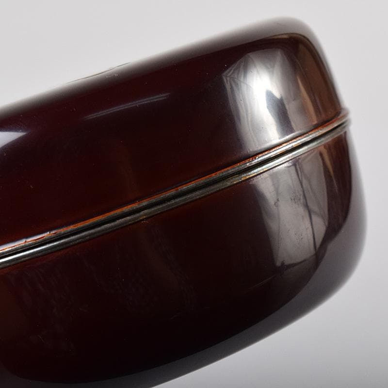 茶道具　山中塗　塗師　前端雅峯作　鯉蒔絵　内銀溜 　香合　共箱　D　R8486