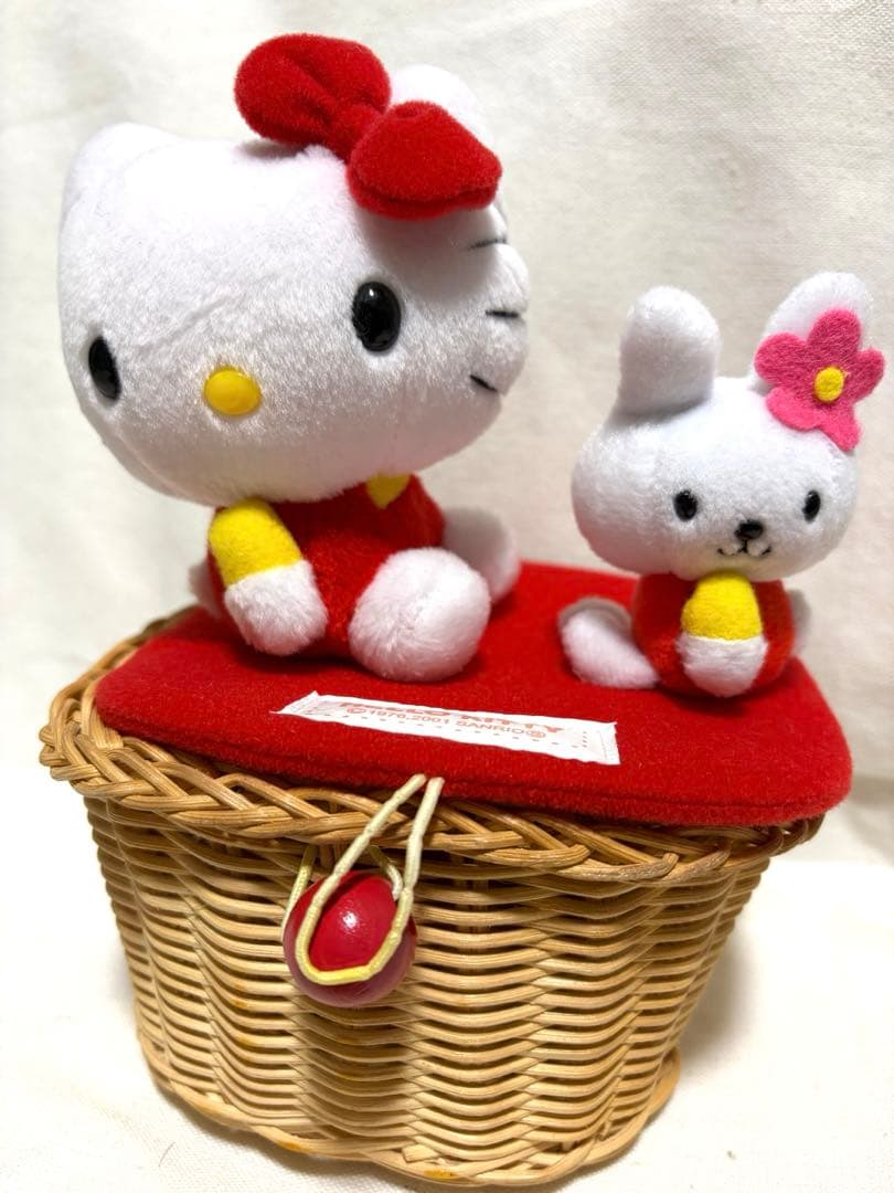 【希少！！】HELLOKITTY 藤のカゴ ボックス うさぎちゃん付き