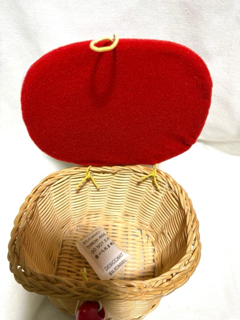 【希少！！】HELLOKITTY 藤のカゴ ボックス うさぎちゃん付き