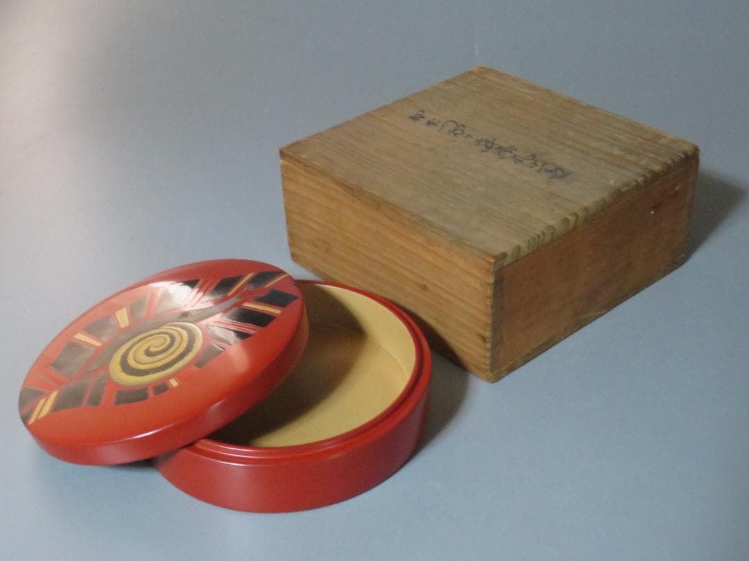 ◆250◆かたつむり蒔絵蓋物　小物入 漆器 燠人