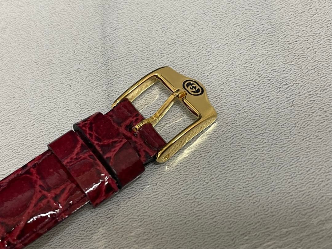 GUCCI グッチ　腕時計　時計　レザー　2600L