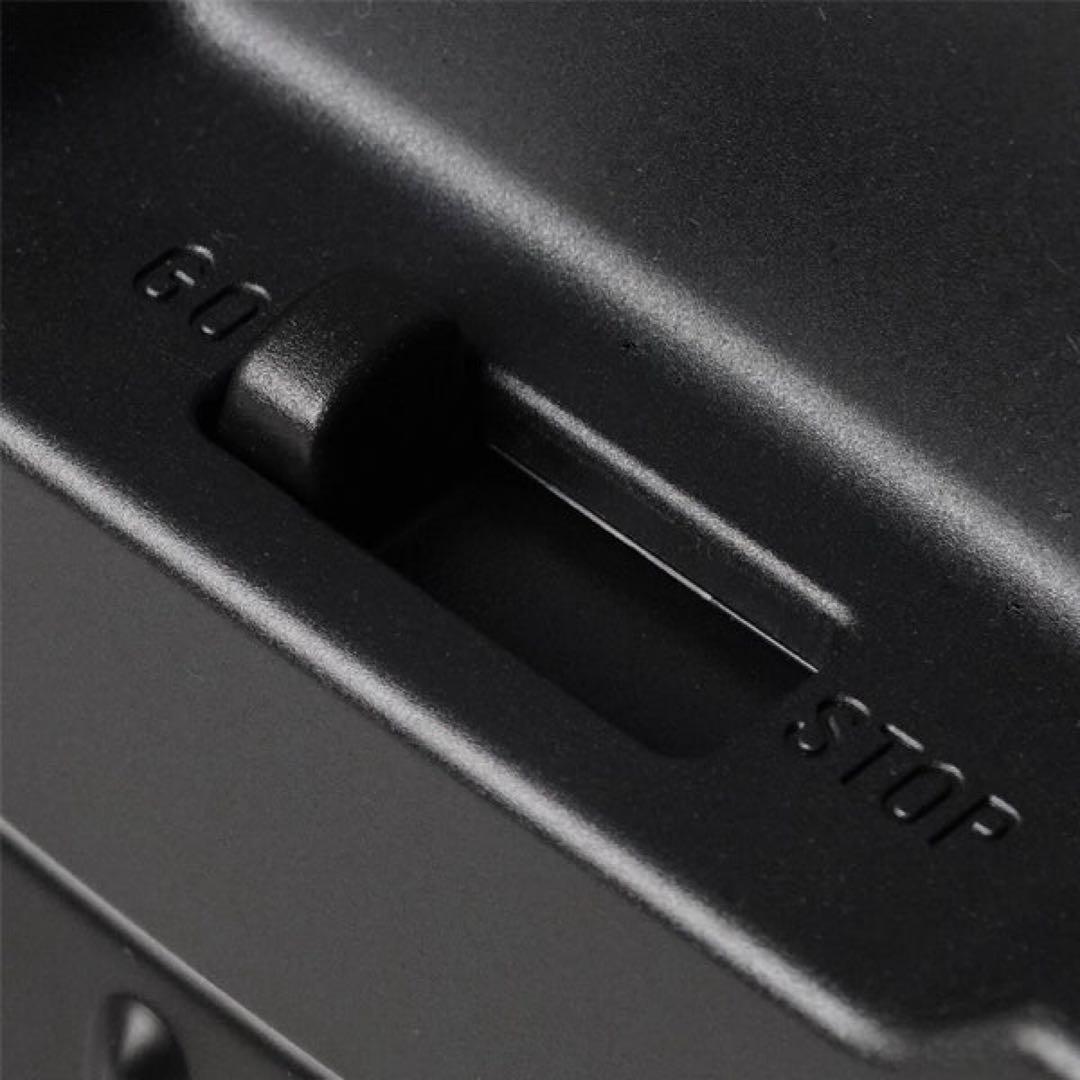 新型・新品未使用 イノベーター・アルミキャリーケース・ステルスブラック36L