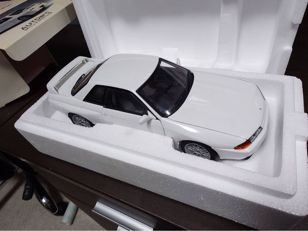 ミニカー Nissan Skyline GT-R (R32) V-Spec II 1/18