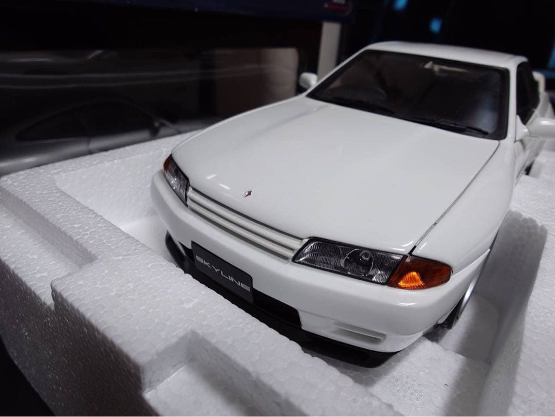 ミニカー Nissan Skyline GT-R (R32) V-Spec II 1/18