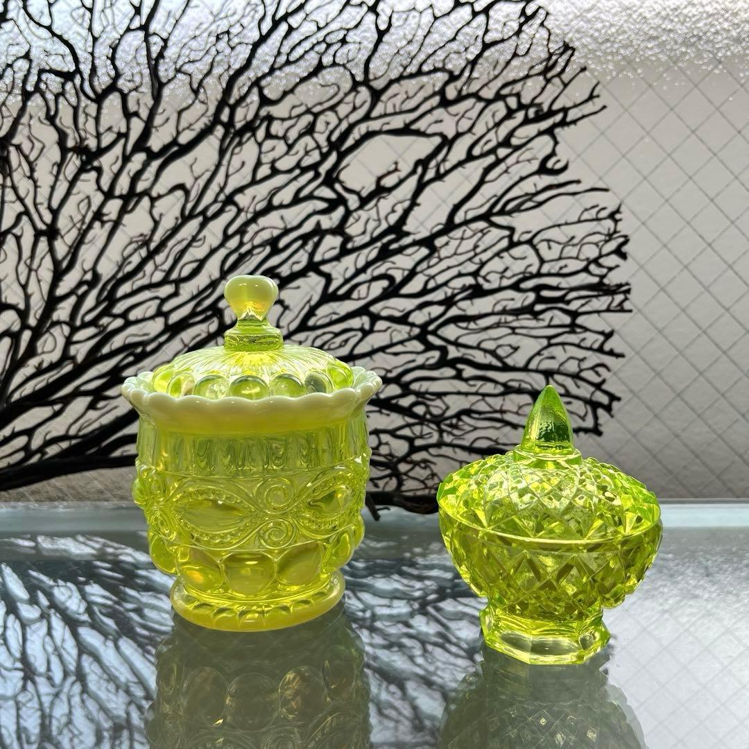 骨董　時代ガラス　乳白色　カナリアイエロー　ボンボニエール 菓子器　ウランガラス