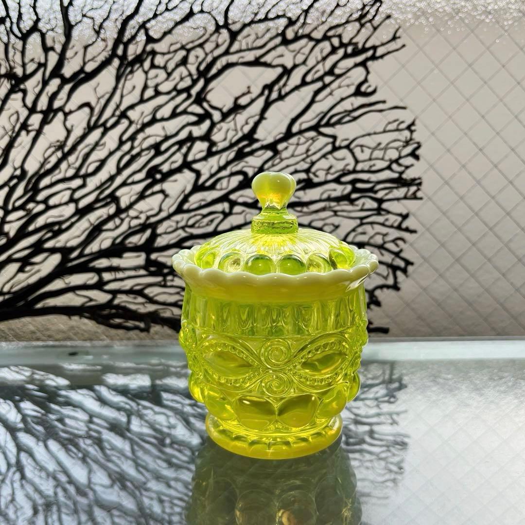 骨董　時代ガラス　乳白色　カナリアイエロー　ボンボニエール 菓子器　ウランガラス