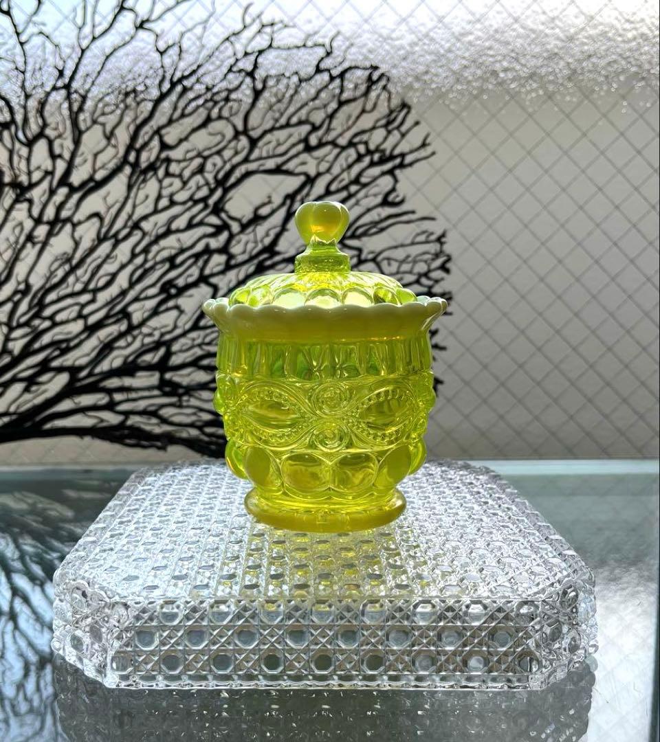 骨董　時代ガラス　乳白色　カナリアイエロー　ボンボニエール 菓子器　ウランガラス