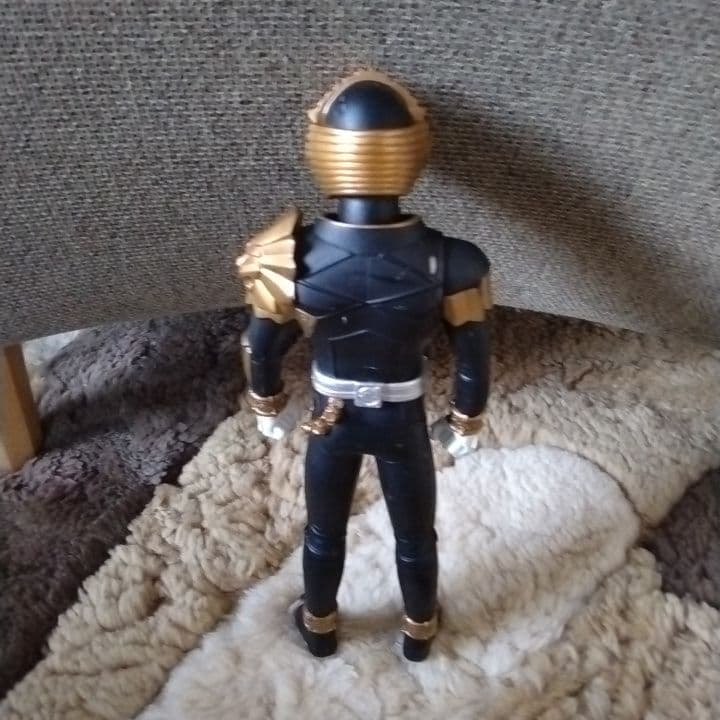 仮面ライダー 可動式フィギュア 黒と金