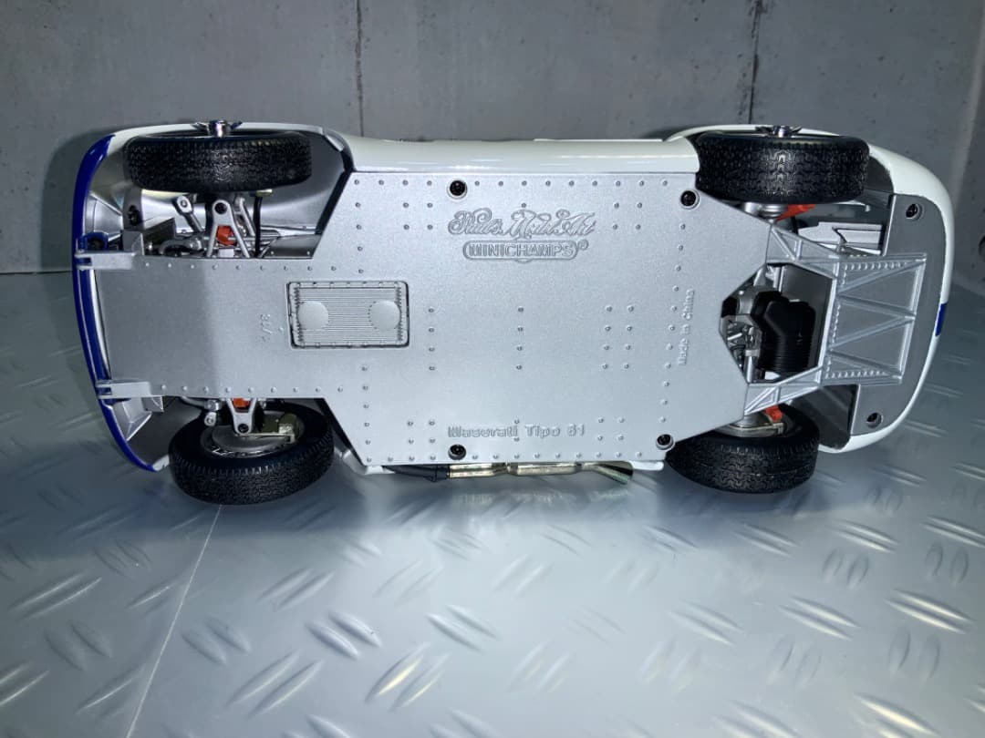 ミニカー　1/18 マセラティー　ティーポ61 ミニチャンプス