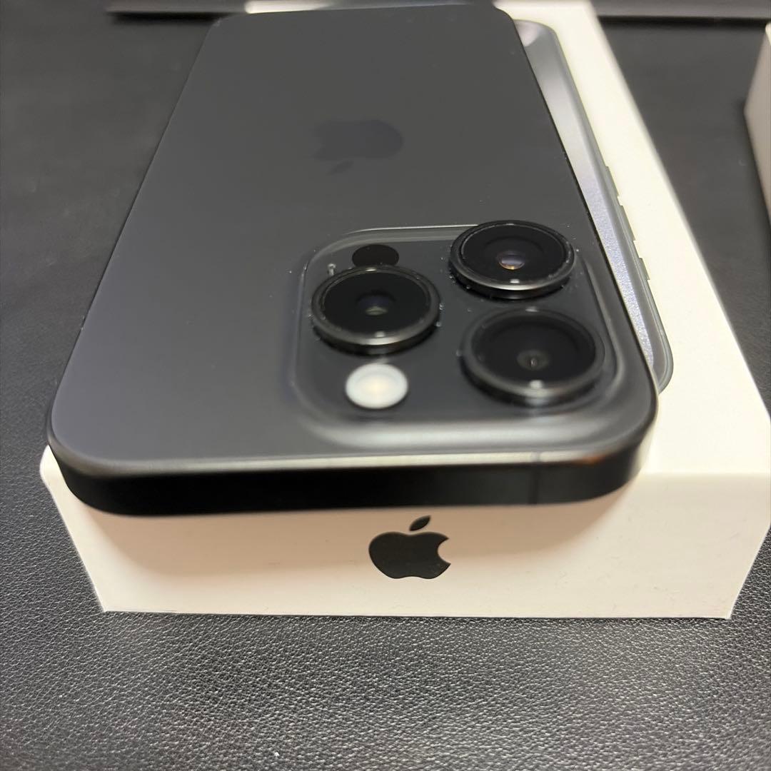 iPhone 15 Pro 256GB ブラックチタニウムSIMフリー版