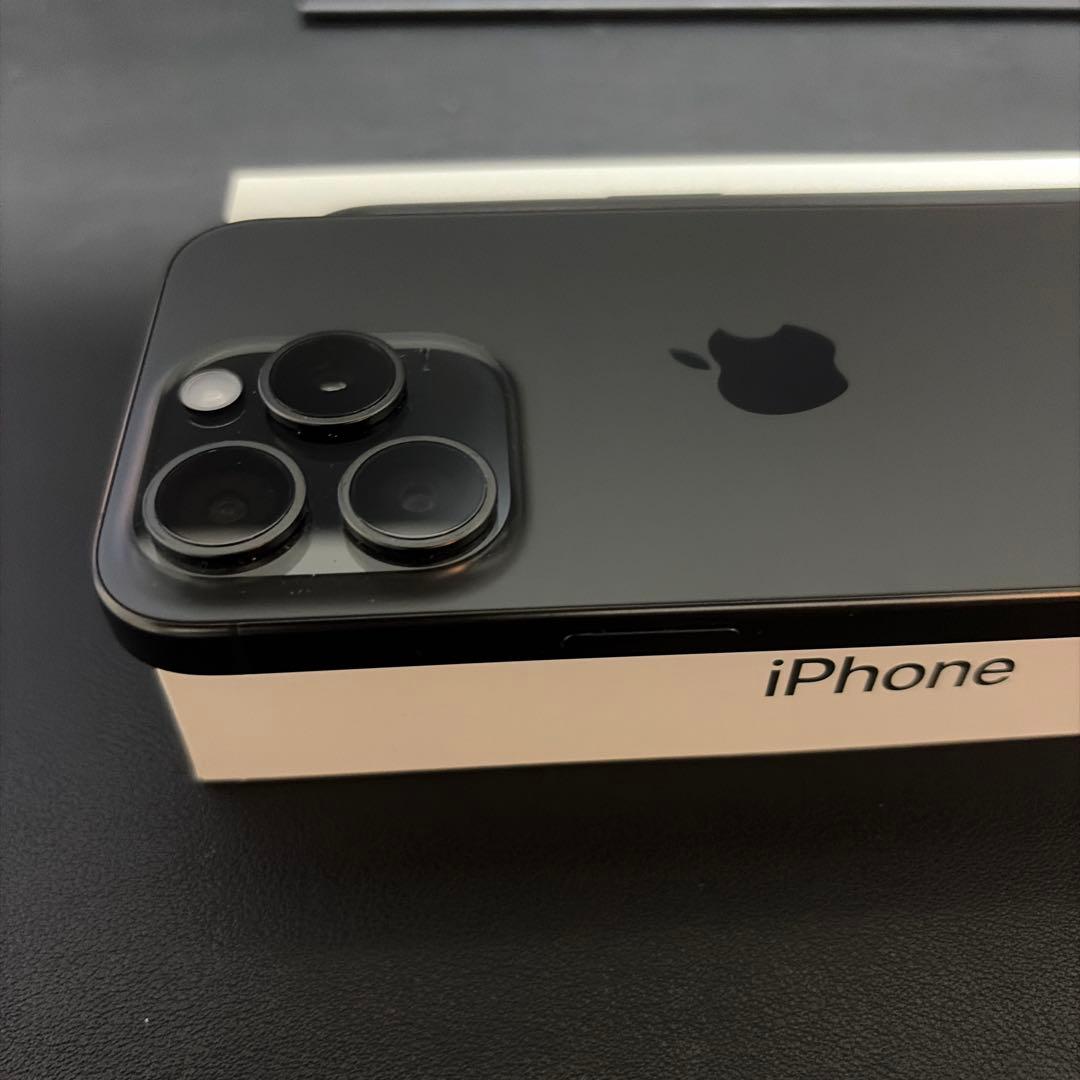 iPhone 15 Pro 256GB ブラックチタニウムSIMフリー版