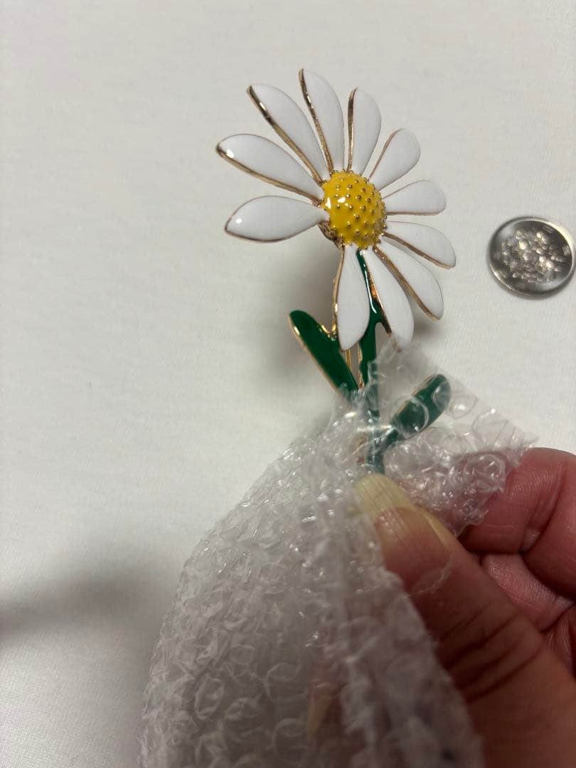 ミ*ー様 G-DRAGONデイジーブローチ